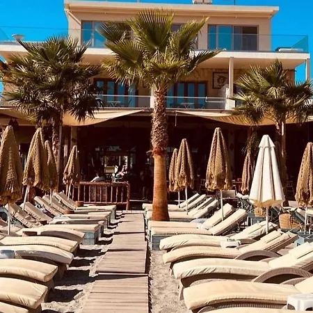 Jacksons Sea View Living 3*